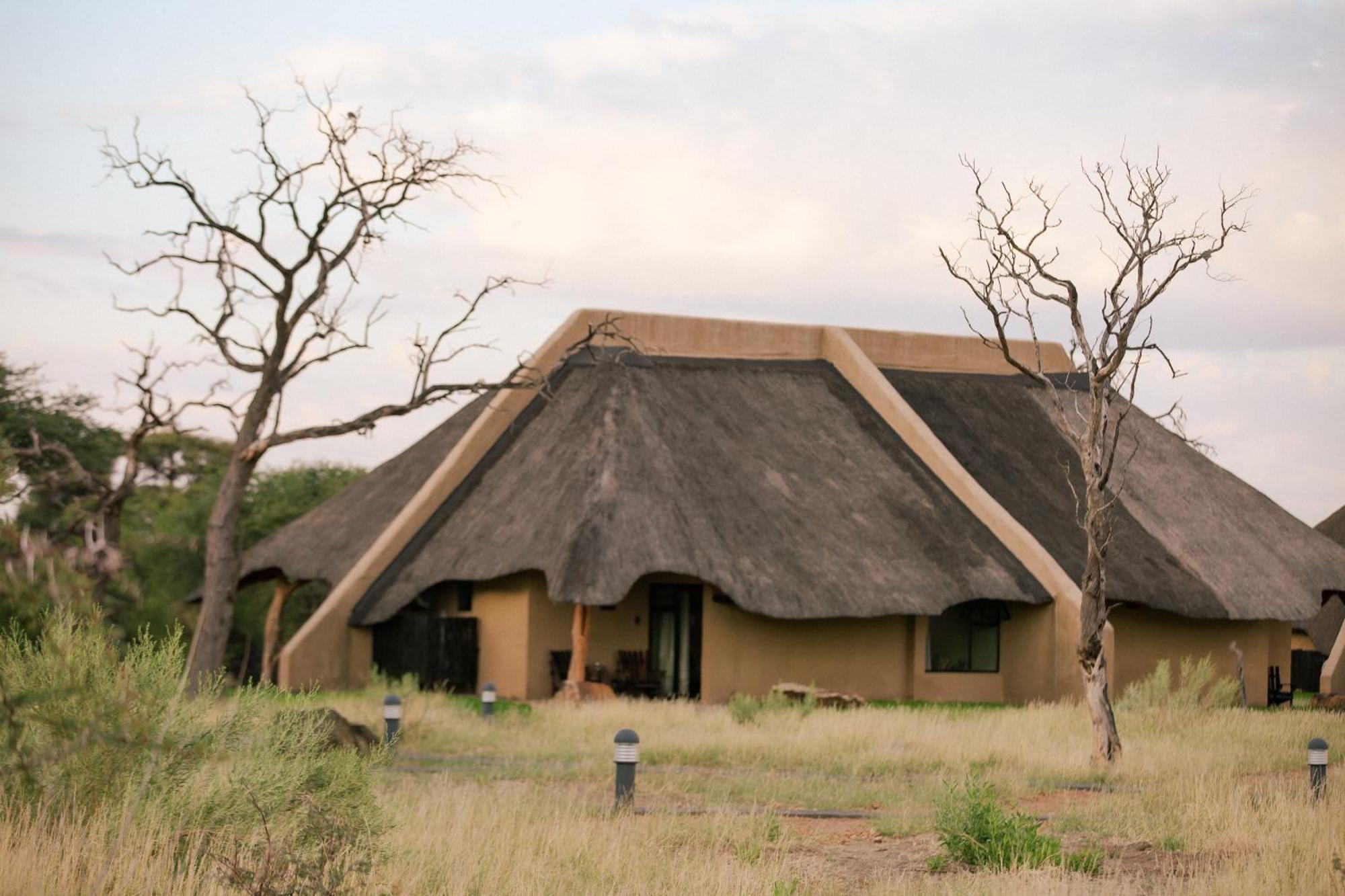 Okapuka Safari Lodge Windhoek Room photo